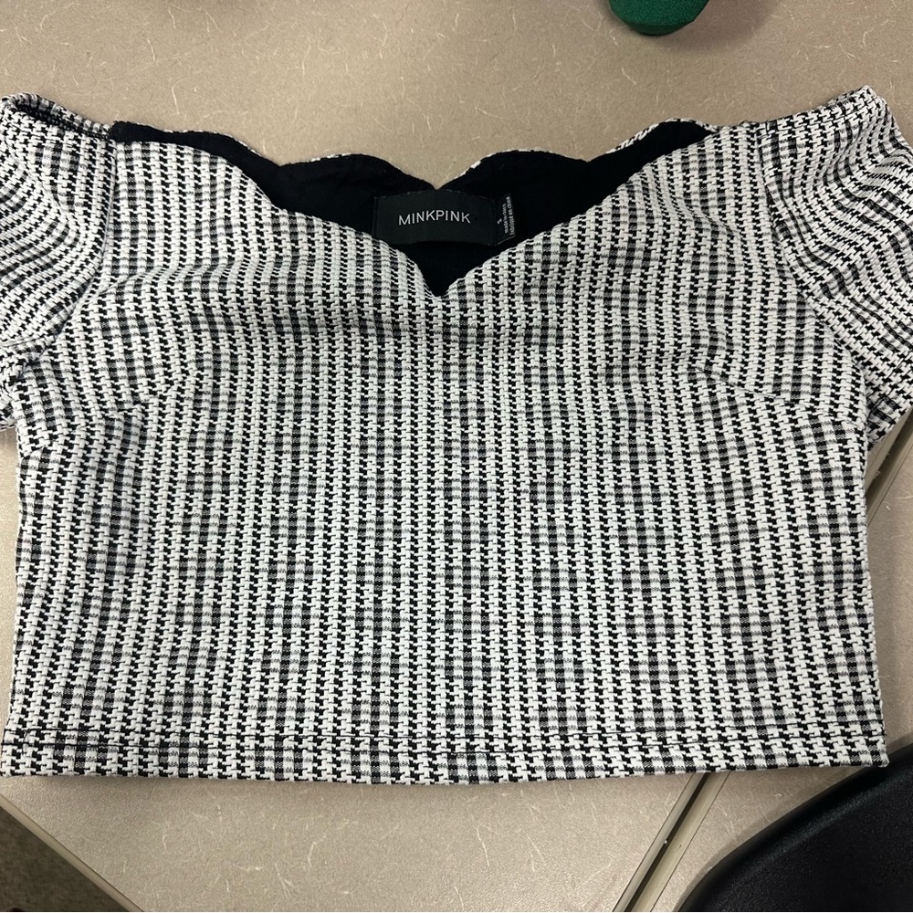 MinkPink black and white short sleeve